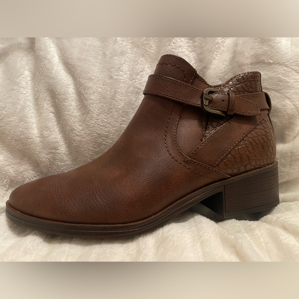 Women’s Baretraps leather ankle boots